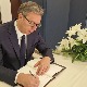 Вучић се уписао у Књигу жалости поводом смрти Абеа