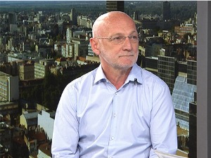 Милан Јоковић: Треба веровати у званичну медицину, иако сви знамо макар једног костоломца