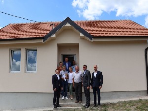Породици Вукојевић уручени кључеви нове куће у Лепосавићу