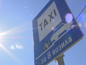 На улицама Београда фали још 1.000 таксиста, да ли би обједињена апликација побољшала услугу