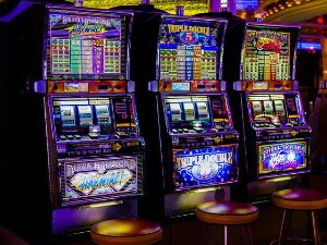 Шапић прихватио предлог опозиције да се затворе коцкарнице близу школа