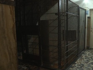 Мушкарац пао у окно лифта са трећег спрата, извукли га ватрогасци