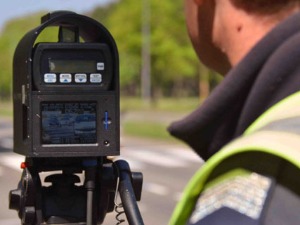 Заустављени због насилничке вожње – терете се да су возили преко 230 километара на час