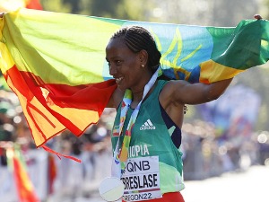 Гебресласе освојила златну медаљу у маратону на Светском првенству у Јуџину