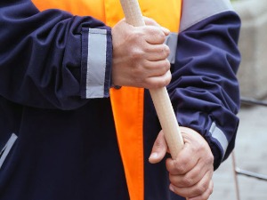 Нападнут возач Градске чистоће на Бежанијској коси, мушкарац зауставио камион и ударио га пиштољем