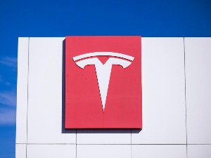 Компанија „Тесла“ продала три четвртине својих резерви биткоина