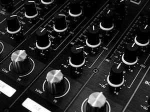 Звук испод – Експериментална сцена Амјена