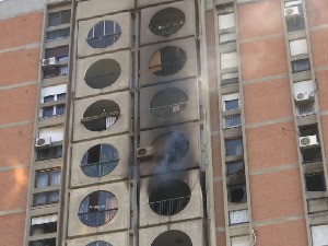 Када се бежи од пожара, а када се остаје у стану за РТС објашњава професор Машинског факултета