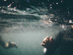 Особа која се дави не изгледа као у „Чуварима плаже” – девет заблуда о утапању