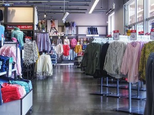 Трговци улажу у боје, звук и мирис за импулсивну куповину – на шта се највише жале потрошачи