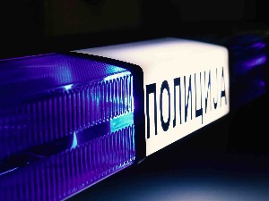 Три особе ухапшене због сумње да су продајом половних аутомобила утајиле порез