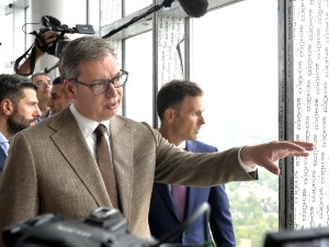 Вучић обишао радове на Кули Београд, највишој згради у региону
