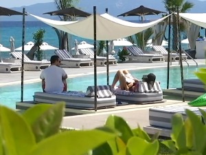 Крађе на омиљеним иностраним дестинацијама - шта радити ако на летовању останете без докумената