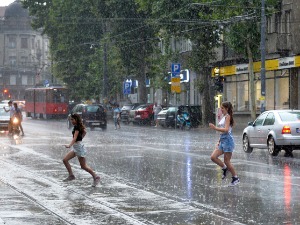 Стиже освежење, али и невреме - најјаче у Подунављу и Поморављу