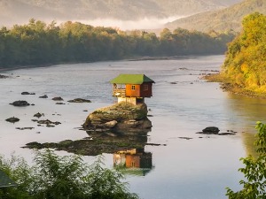 Које дестинације у Србији привлаче домаће, а које стране туристе
