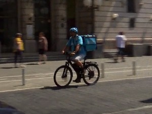 Кацига главу чува, зашто бициклисти одбијају да је носе