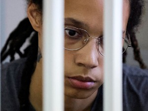 Девет година затвора за Бритни Грајнер због поседовања и шверца дроге
