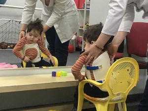 Спинална мишићна атрофија – зашто неке мајке не дају да се тестира крв беба