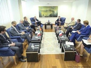 Курти са амбасадорима Квинта и шефом канцеларије ЕУ о ситуацији на КиМ