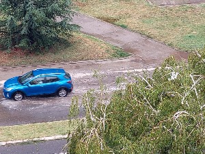 Јако невреме са градом погодило Ниш, велики број улица под водом