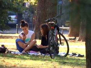 Више од половине младих нема посао, чак 65 одсто њих живи са родитељима