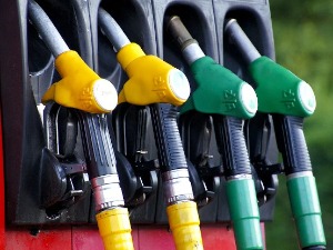 Nove cene goriva – litar dizela jeftiniji za dva, benzina za četiri dinara