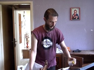 Борац са Кошара добио струју после осам година, за борбу кроз живот потребна му је помоћ