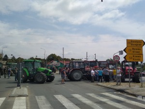 Настављен протест ратара – блокирани стари и нови пут од Панчева ка Београду, сутра састанак са премијерком