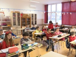 Савети психолога – да ли родитељи треба децу да уче слова и да их критикују кад забораве домаћи