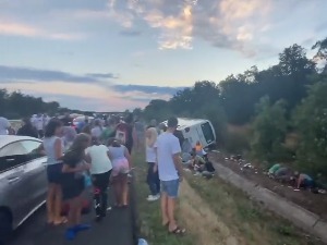 Министар Лончар обишао повређене у Бугарској – једно дете оперисано, а родитељу ампутирана нога Министар Лончар обишао повређене у Бугарској – једно дете оперисано, а родитељу ампутирана нога