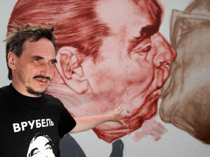Preminuo umetnik Dmitrij Vrubel, autor kultnog murala na Berlinskom zidu 
