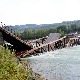 Срушио се мост у Норвешкој, возача заглављеног камиона извлачили хеликоптером Срушио се мост у Норвешкој, возача заглављеног камиона извлачили хеликоптером