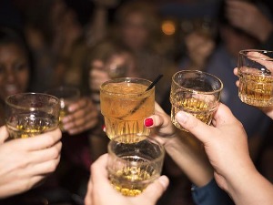 Млади у Србији се све више окрећу чашици, прво пијанство доживе са 13 година