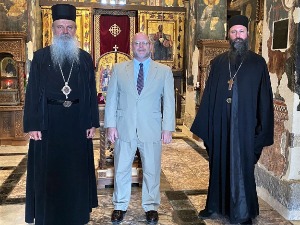 Епископ Теодосије упознао Ховенијара са проблемима СПЦ на Косову и Метохији