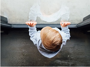 Дете не зна за страх, како га заштити од повређивања код куће