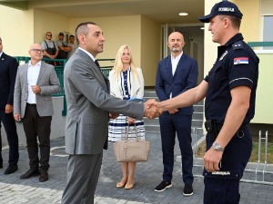 Припадници снага безбедности добили кључеве станова у Новом Саду