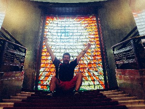 Широм затворених очију: Ди-џеј Кристијан Молнар