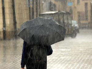 Јако невреме у Србији, РХМЗ издао ново упозорење на јаке пљускове и град