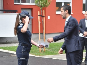 Припадницима безбедносних снага уручени кључеви од станова у Крагујевцу и Земуну