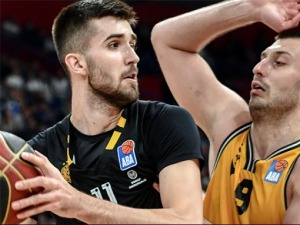 Центар напустио црно-беле, каријеру наставља у Шпанији