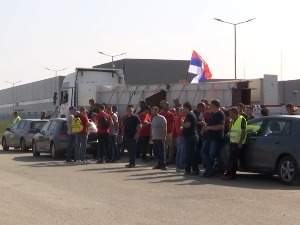 Настављен протест испред фабрике "Линглонга", радници из Свилајнца послали понуду