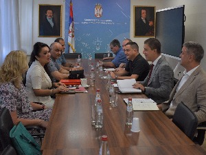 Ружић: Нема никаквих укидања школа, одељења нити радних места