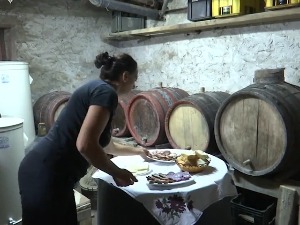 Обичаји јачи од закона, свака друга жена у Србији одриче се имовине у корист брата