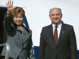 Две епизоде из живота последњег совјетског председника: Југословен у срцу Раисе  Горбачов и политички успон њеног супруга