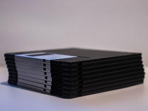 Јапан објавио рат… флопи-дисковима