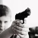 Тинејџери оружје схватају као играчке – како оно завршава у њиховим рукама