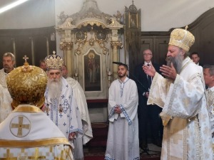 Патријарх Порфирије служио литургију у Сентандреји