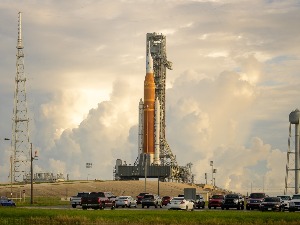 Месец ипак није тако близу - „крварење" мисије Артемис или „рок службе"