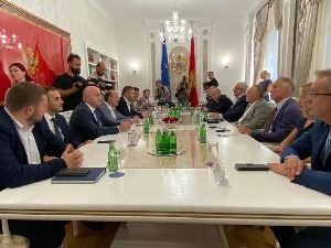 Мандић након друге рунде преговора: Сва места ресетовати, прво бирати ново скупштинско руководство