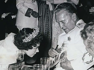 Елизабета II, краљица империје у којој је сунце зашло: Југословенски комунисти на крунисању енглеске краљице и друге приче Елизабета II, краљица империје у којој је сунце зашло: Југословенски комунисти на крунисању енглеске краљице и друге приче